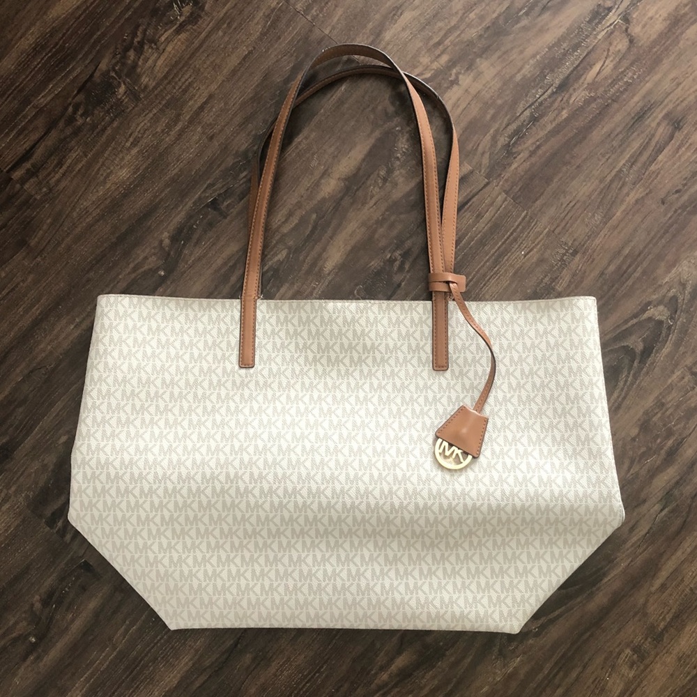 Michael Kors Jet Setter Tote